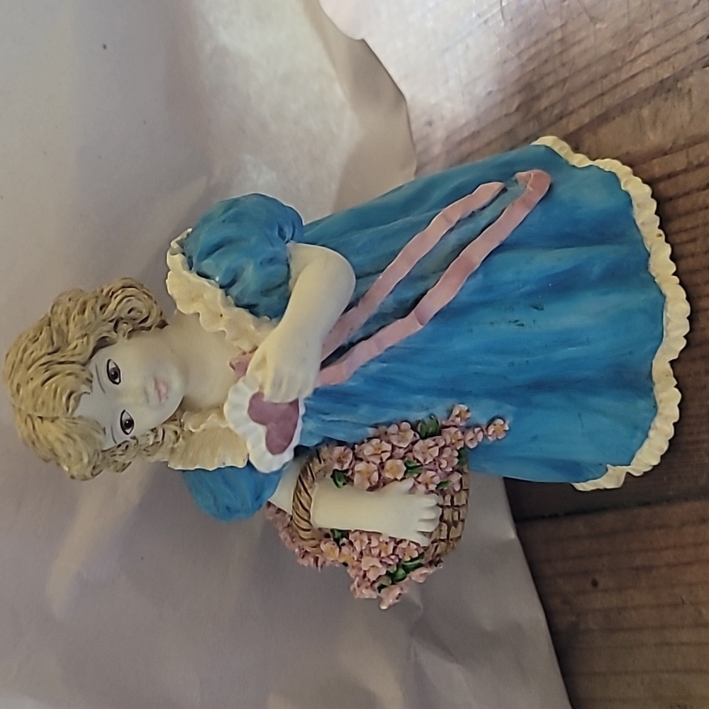 Maud Humphrey Bogart "Love's First Bloom" 910120 Vintage Figurine
